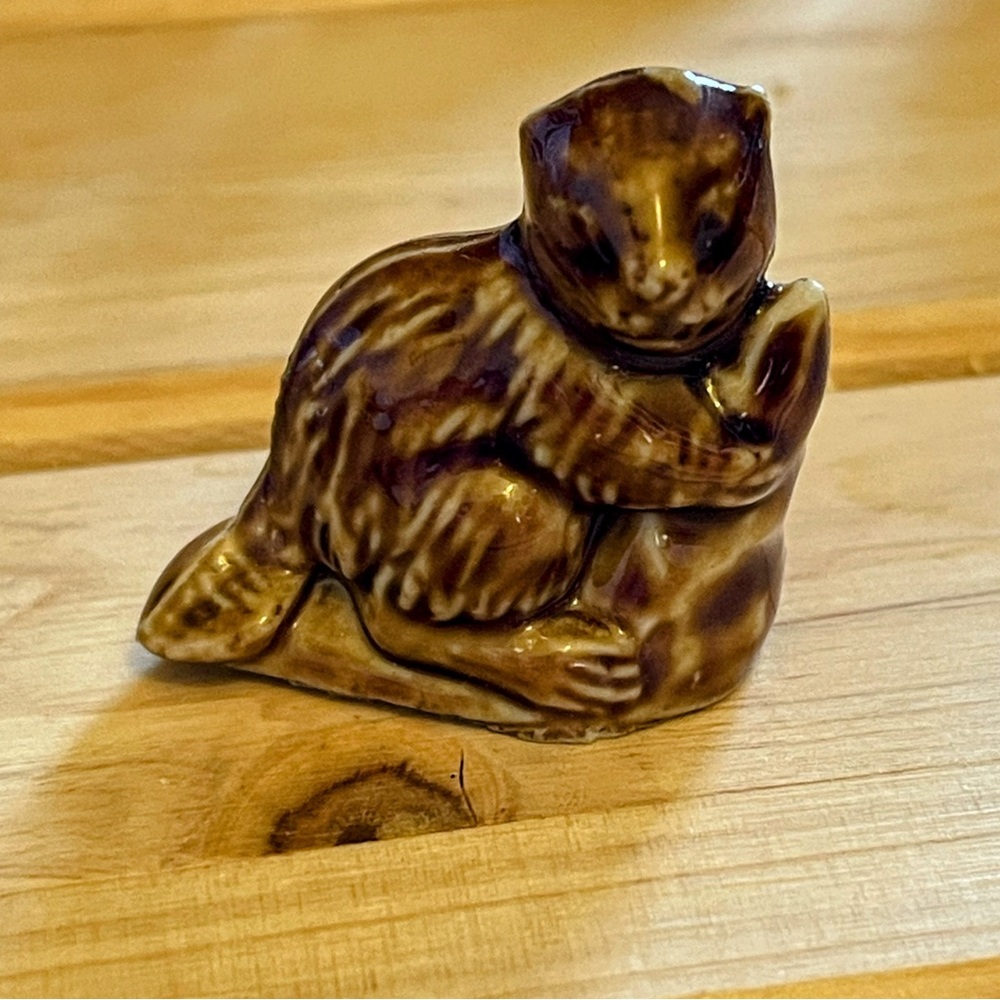 Vintage Wade England Whimsies Red Rose Tea Beaver Figurine